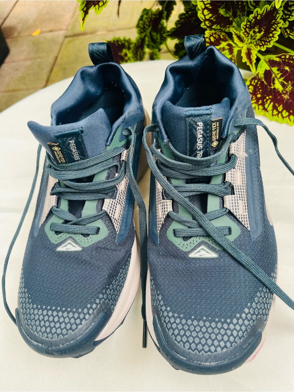 Nike Women’s Navy and Teal Lace-Up Sneakers